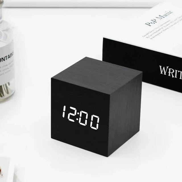 Zenvora – Réveil cube en bois LED numérique
