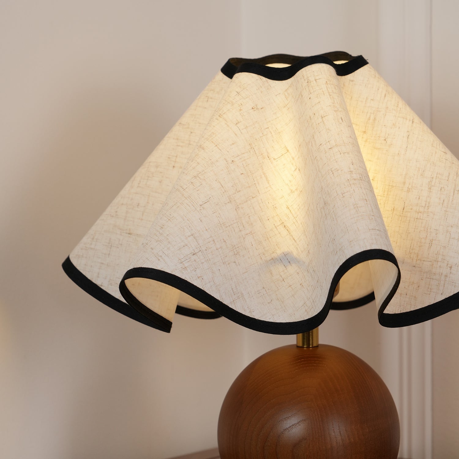 Mirelle - Lampe de table avec abat-jour en tissu motif crête de vague